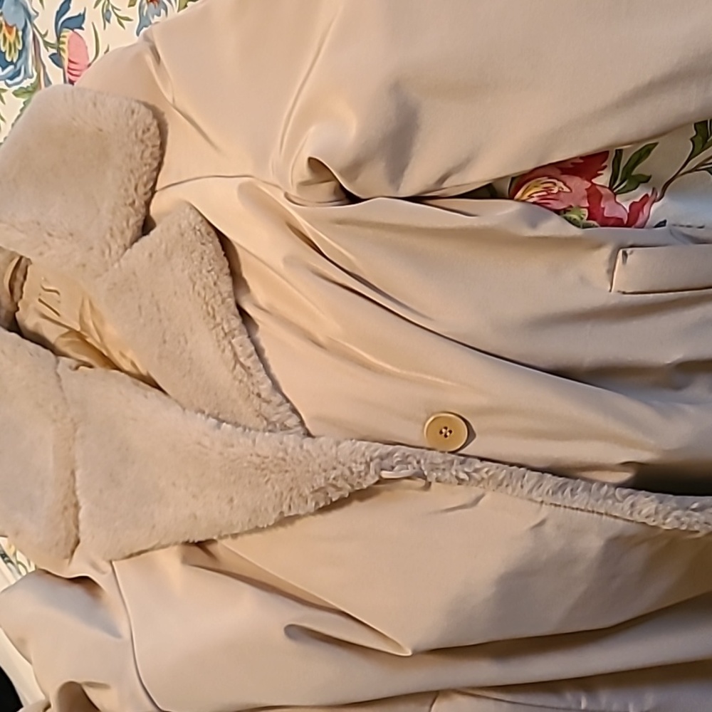 Mid length light weight coat. German made, high Quality Fabric